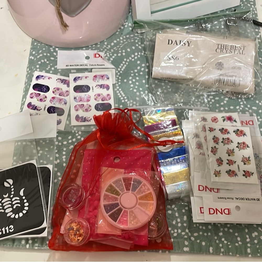 DND Daisy nail accessories